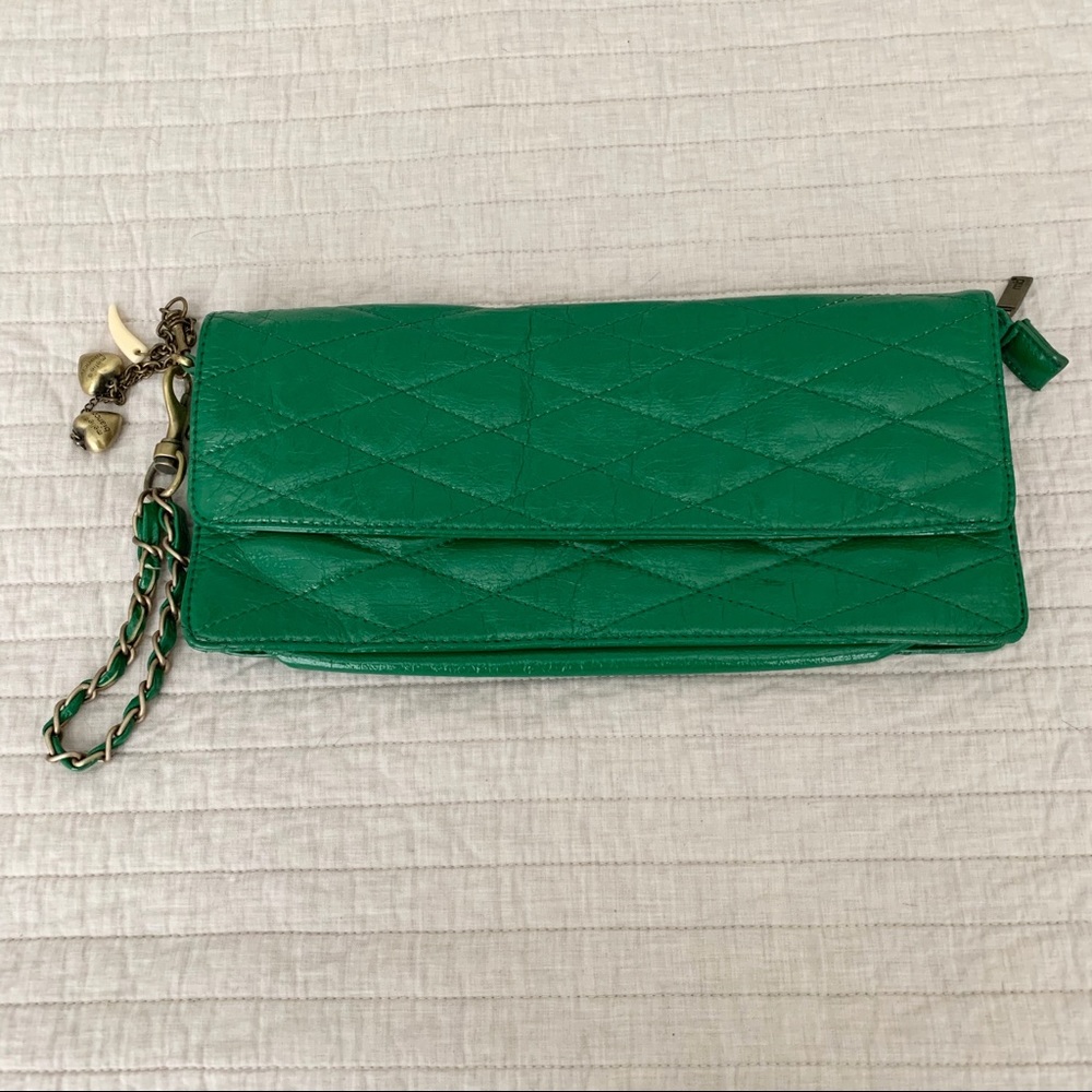 Green clutch.